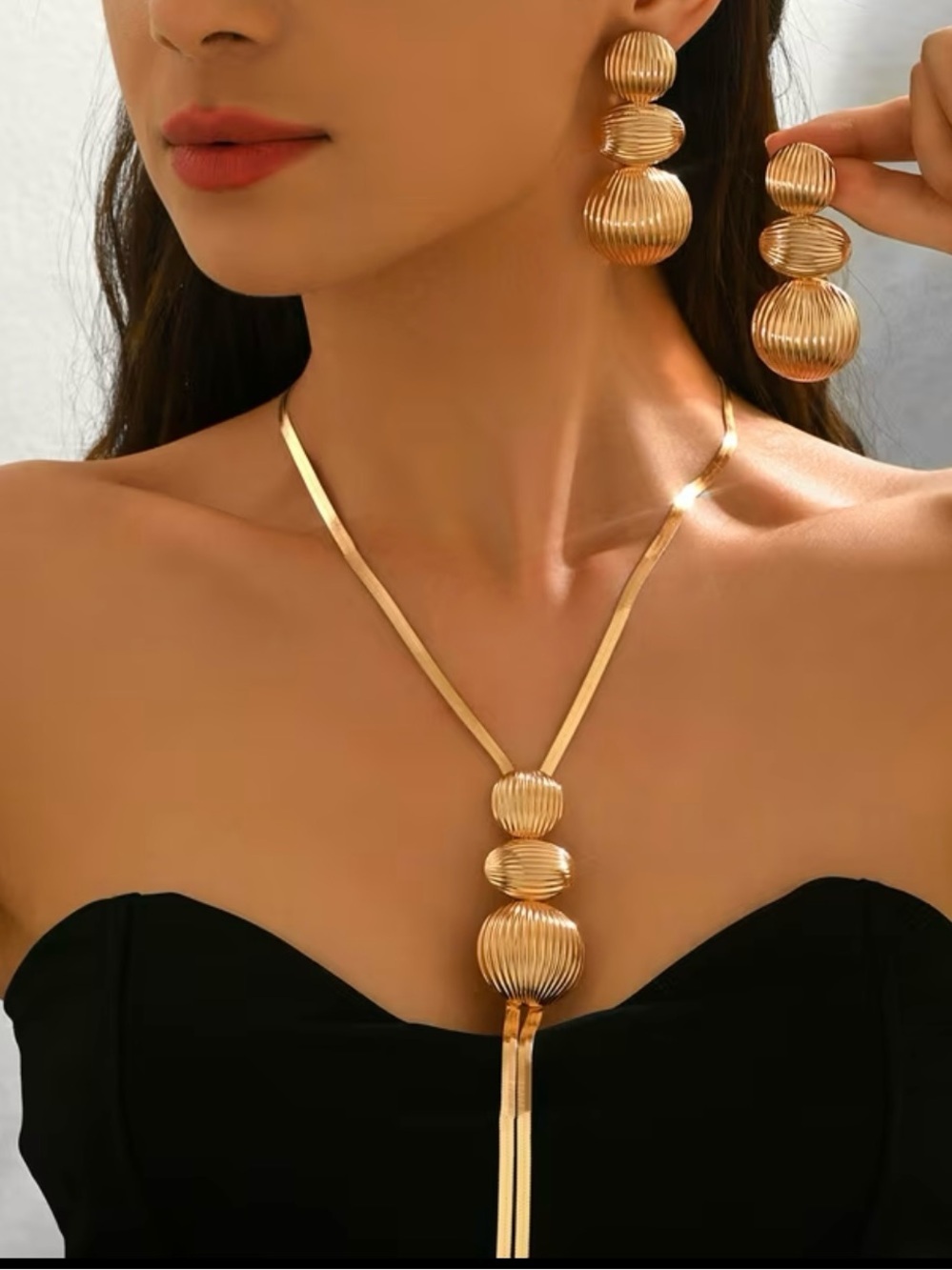 New! Elegant Gold-Tone Ribbed Ball Necklace & Earring Set. Luxury Set 💛 A6-188